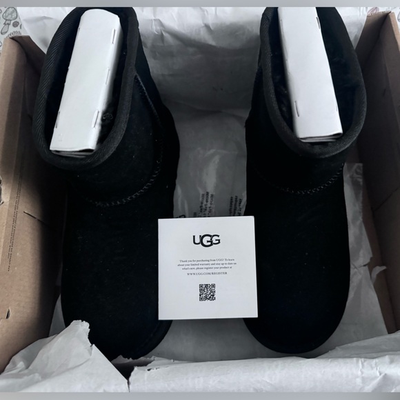 Kids UGG® Classic Mini Platform Boot - Black